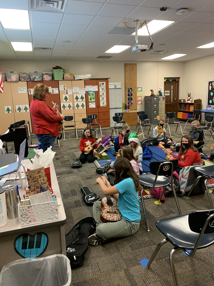 Eagles Play The Ukulele (And You Can, Too) | Lost Creek Elementary School