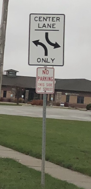 Center Turn Lane only sign
